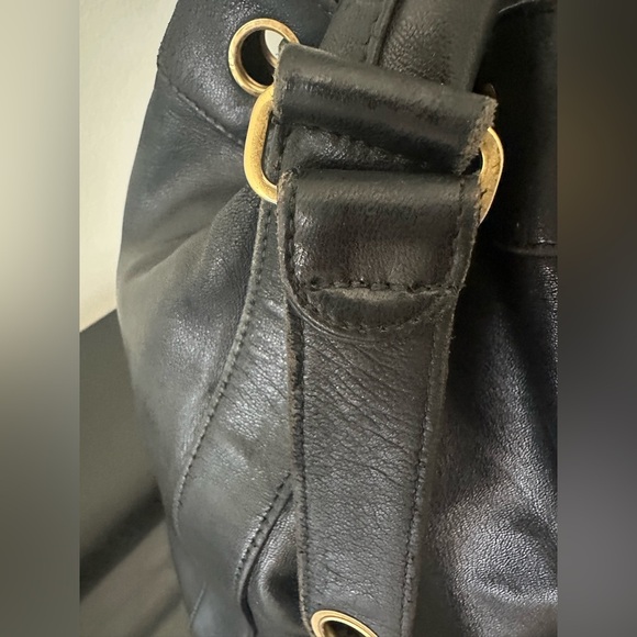 Chanel lambskin quilted drawstring bucket bag - Picture 3 of 10